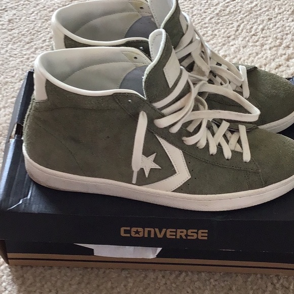 Men’s Converse Sneaker - Picture 2 of 5